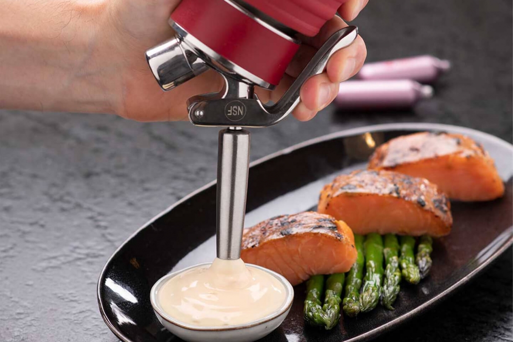 Enhance the taste of your dishes with the help of cream chargers