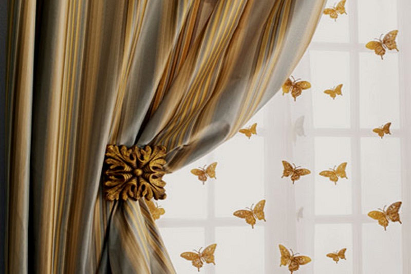 Pros and cons of silk curtains