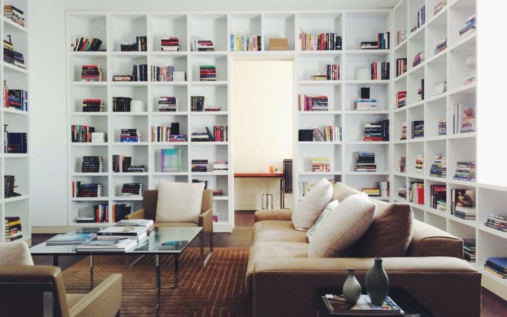 Innovative bookshelf decor – How to add personality to your reading nook?
