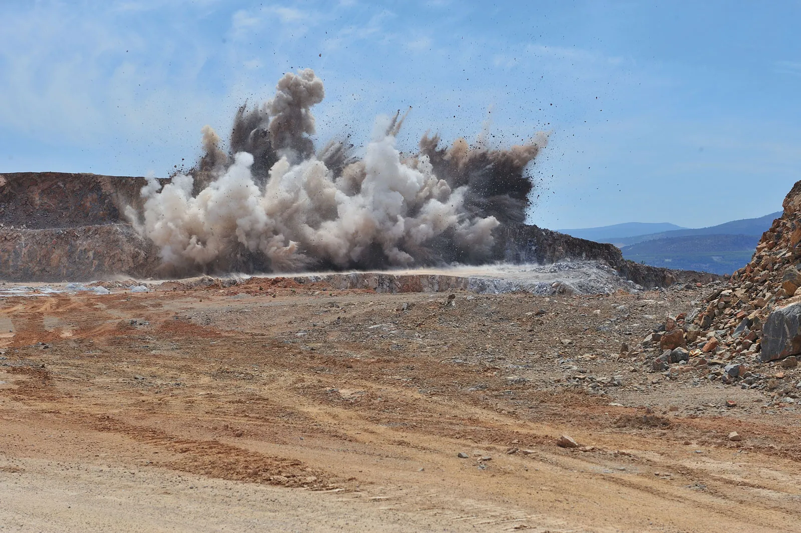 Rock blasting and fracturing