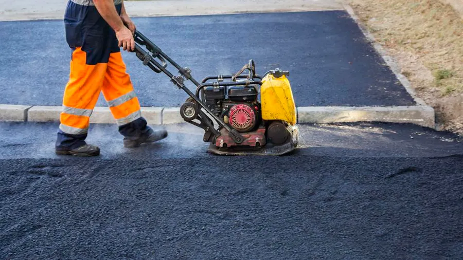 The Expert Guide to Hiring Asphalt Paving Contractors: From Selection to Completion